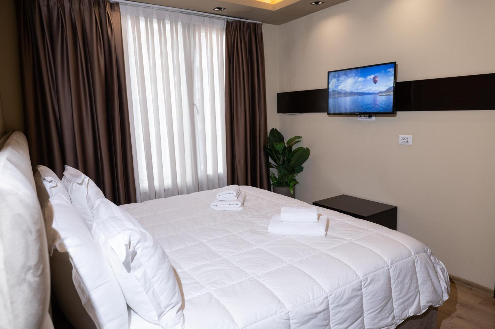 4R Colombo Hotel Tirana Kültér fotó