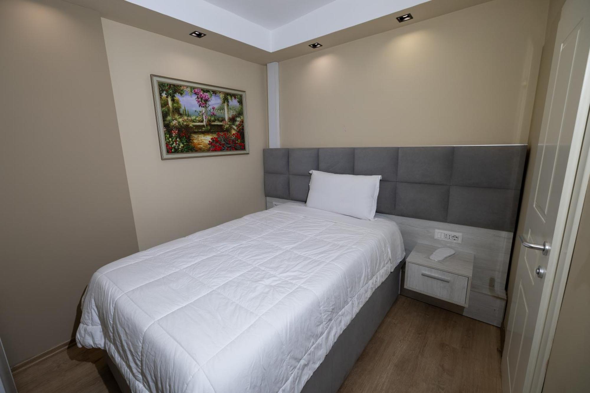 4R Colombo Hotel Tirana Kültér fotó