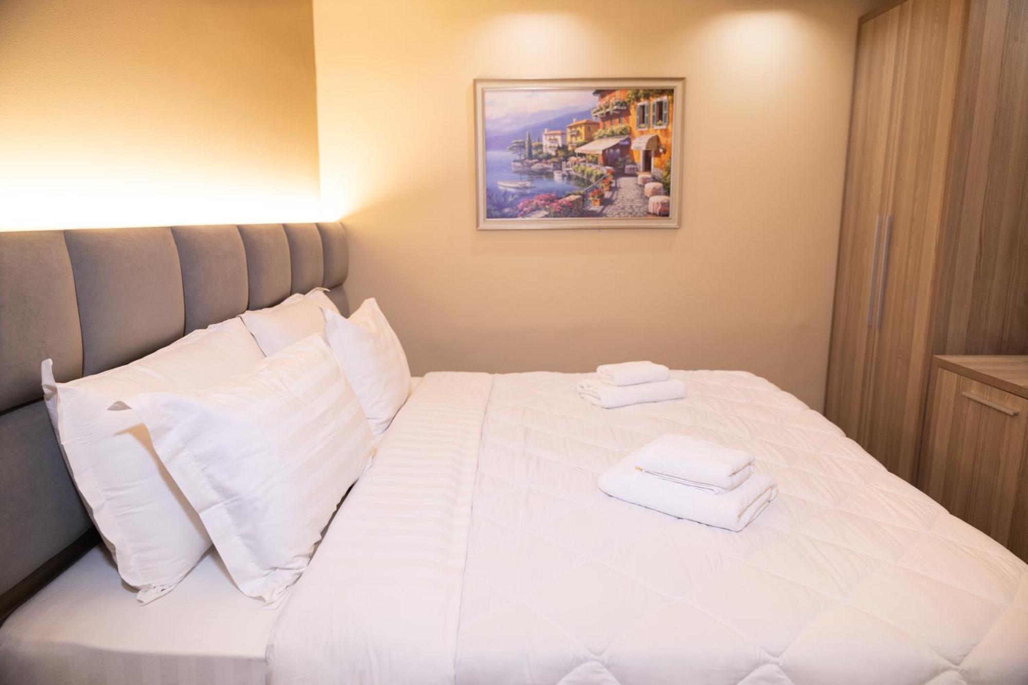 4R Colombo Hotel Tirana Kültér fotó