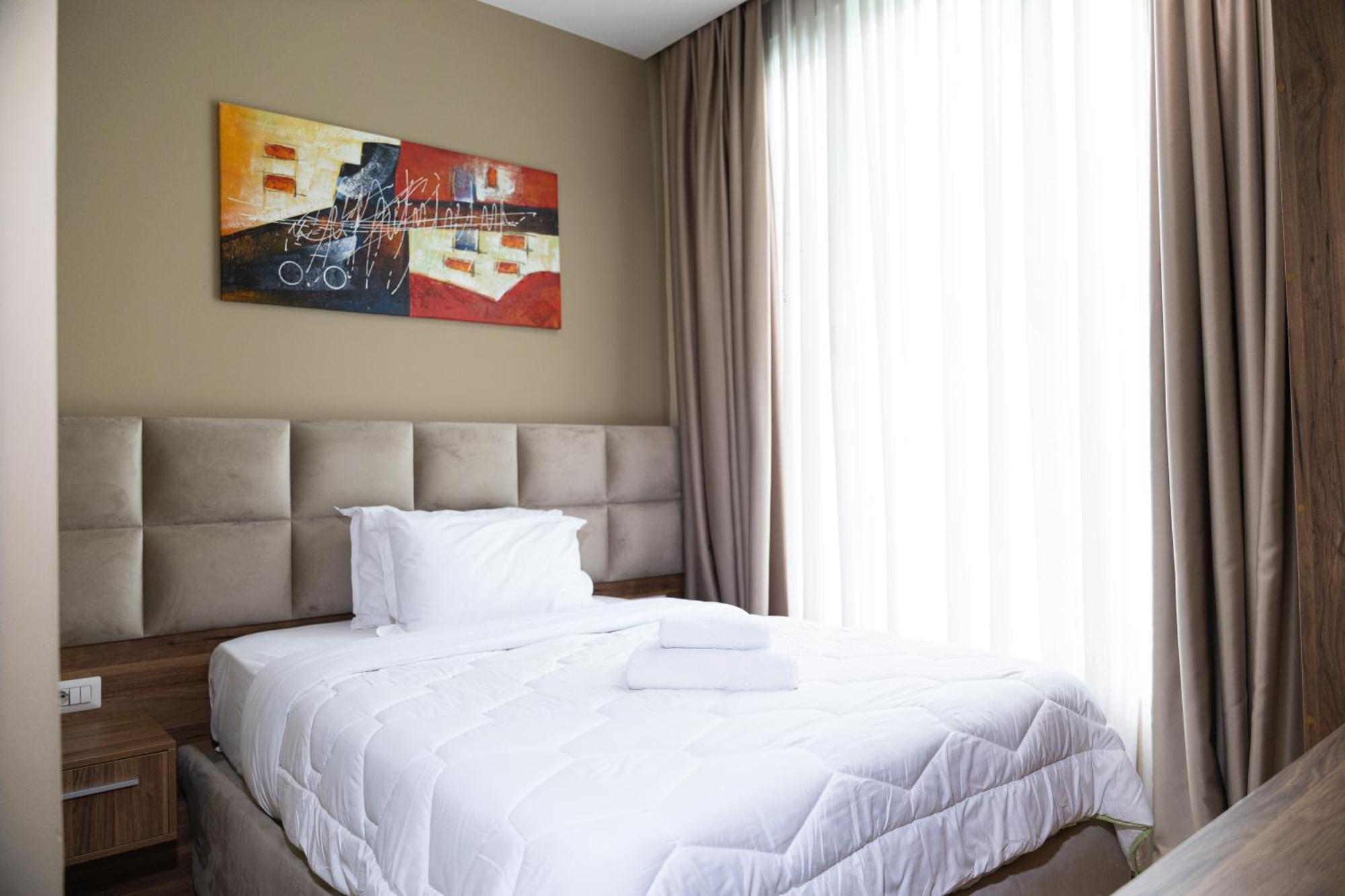 4R Colombo Hotel Tirana Kültér fotó