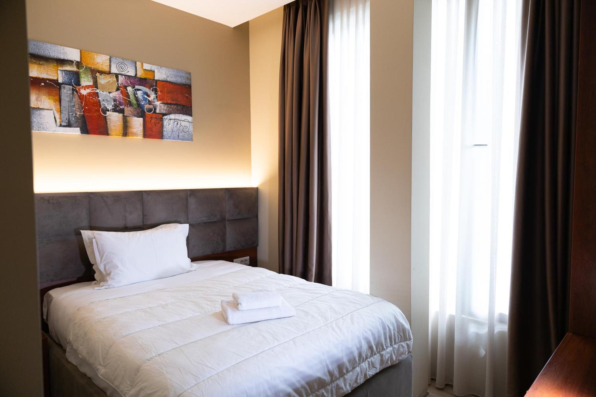 4R Colombo Hotel Tirana Kültér fotó