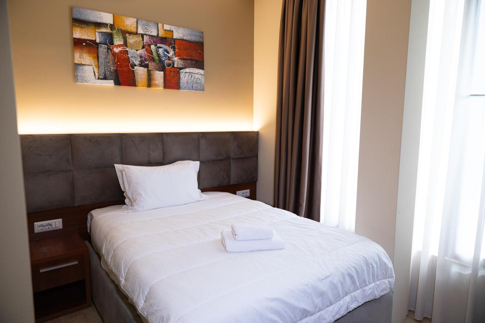 4R Colombo Hotel Tirana Kültér fotó