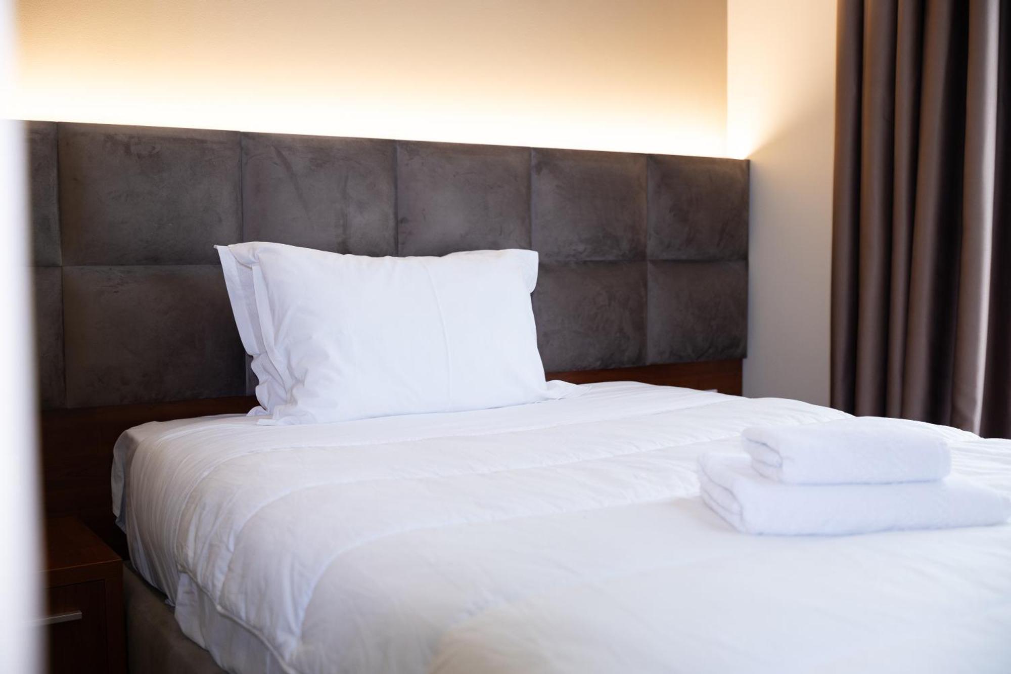 4R Colombo Hotel Tirana Kültér fotó