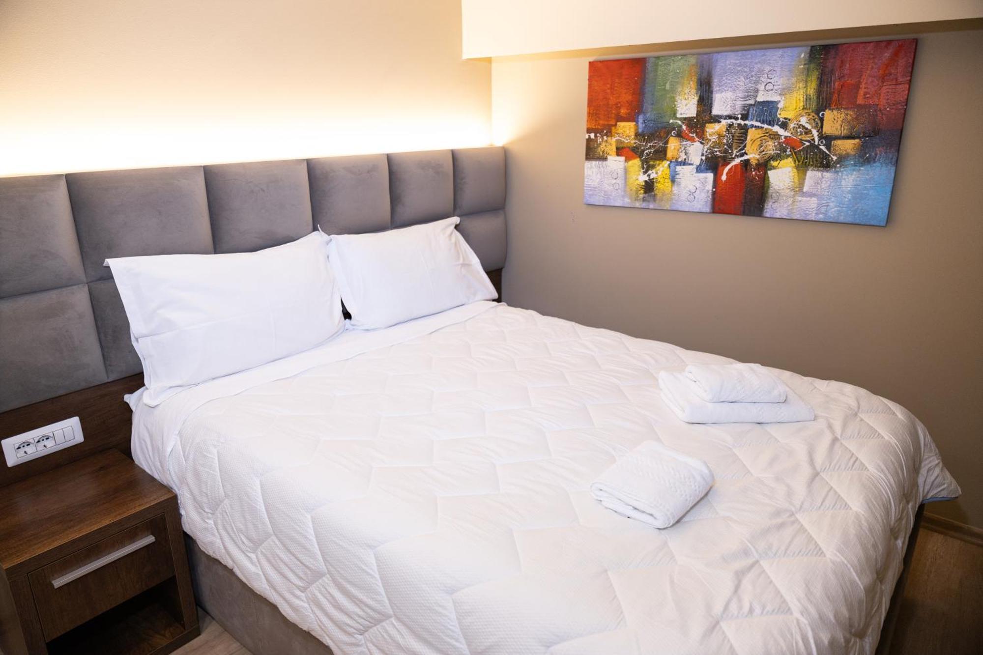4R Colombo Hotel Tirana Kültér fotó
