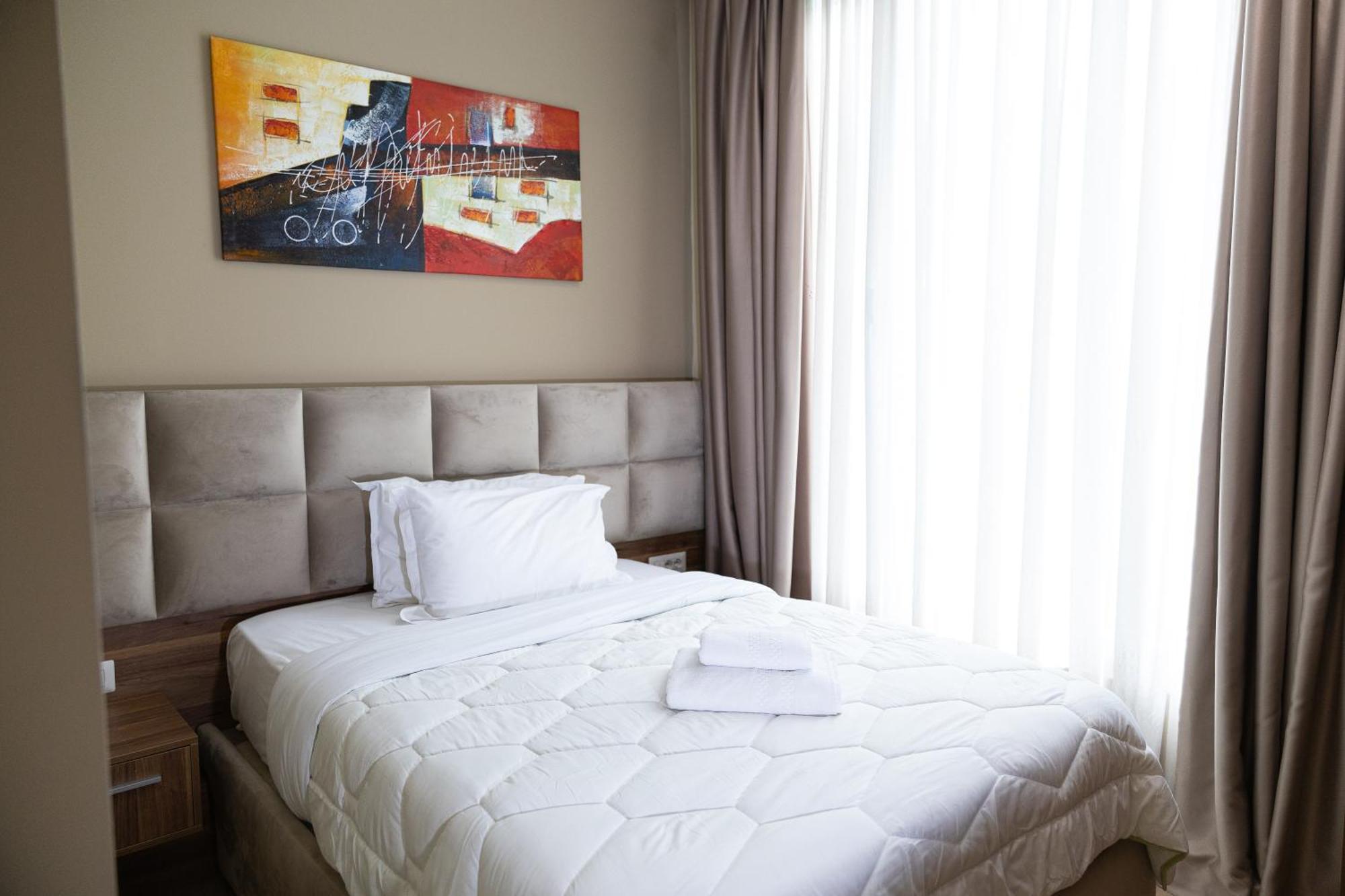 4R Colombo Hotel Tirana Kültér fotó